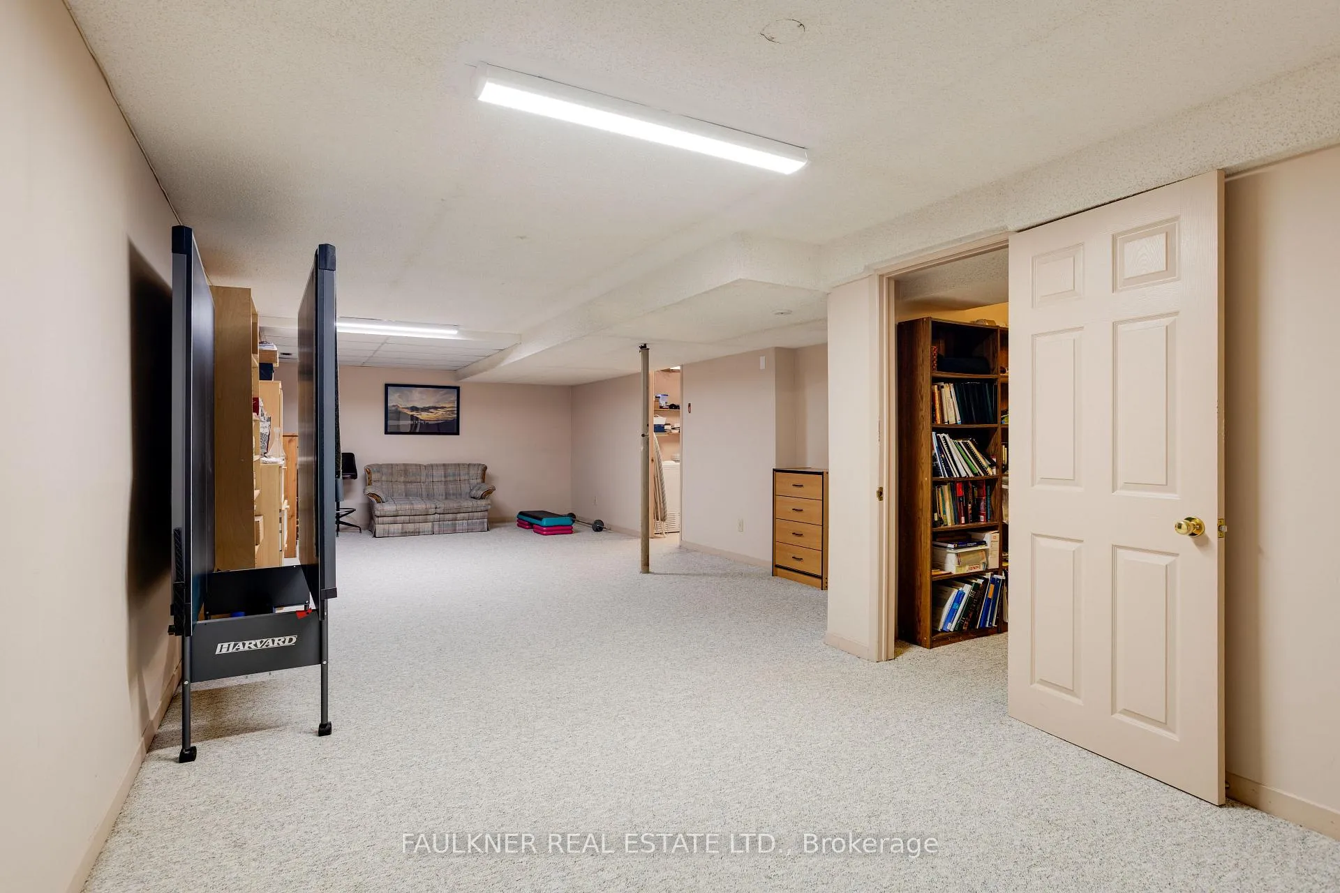 Photo 29 of 1807 Brousseau Crescent, Ottawa, Chateauneuf — HOMEH