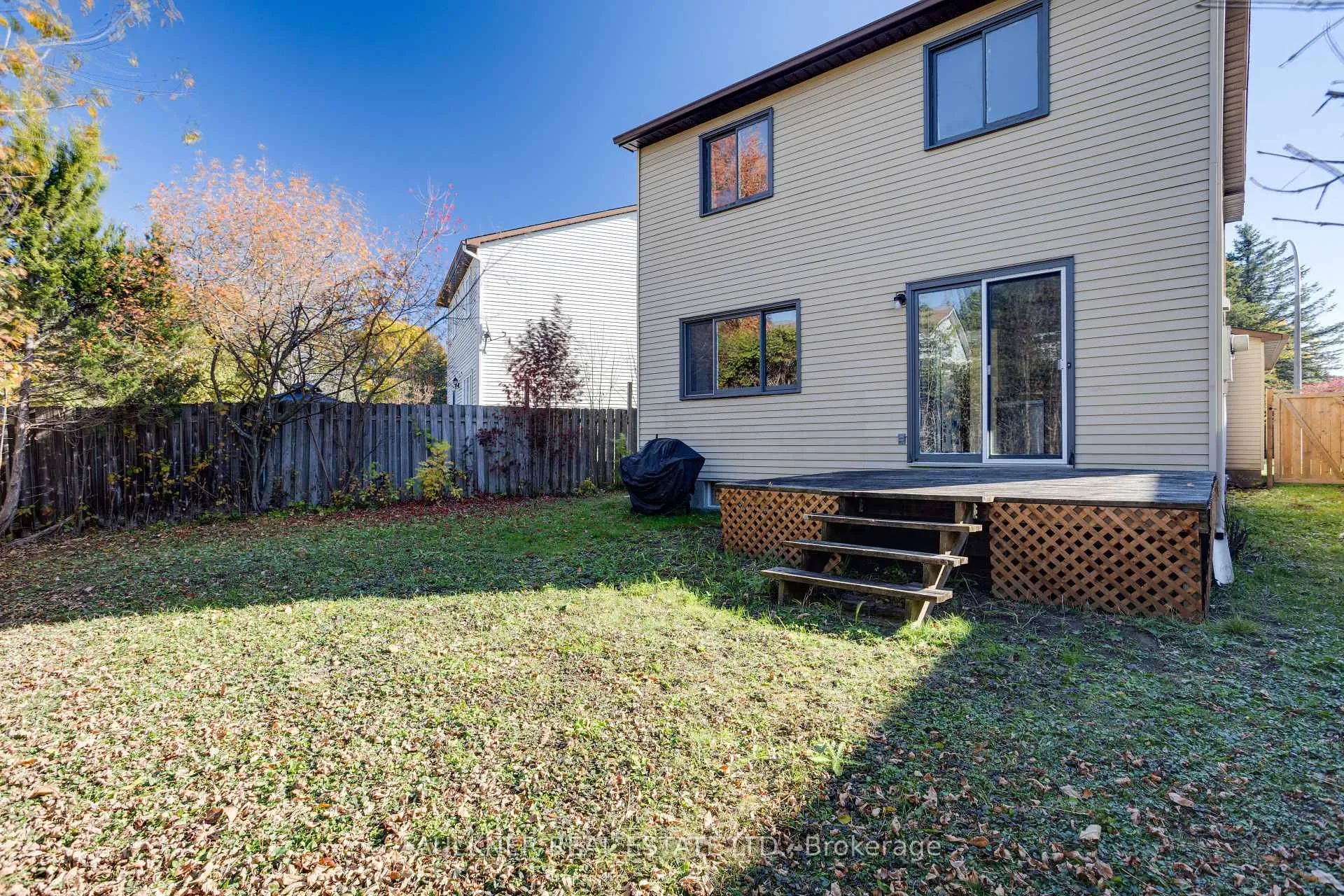 Photo 39 of 1807 Brousseau Crescent, Ottawa, Chateauneuf — HOMEH