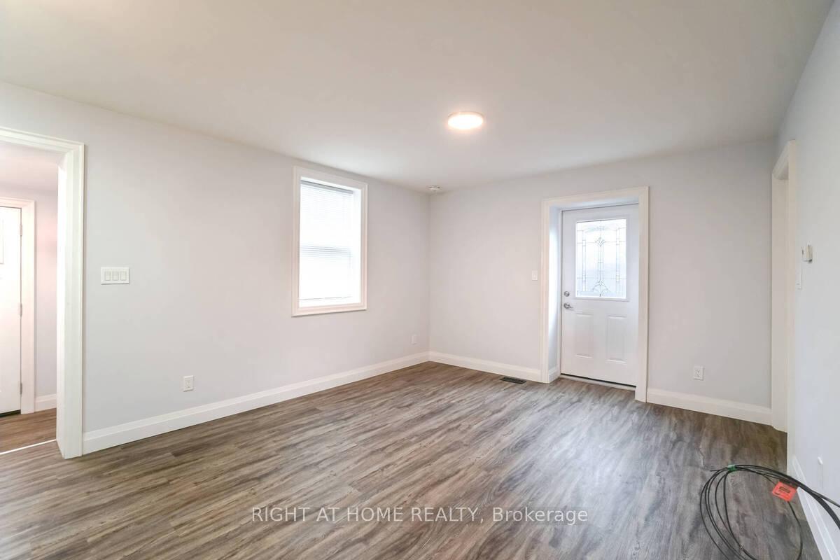 Photo 8 of Unit Unit 2, 865 Simcoe Street S, Oshawa, Lakeview — HOMEH