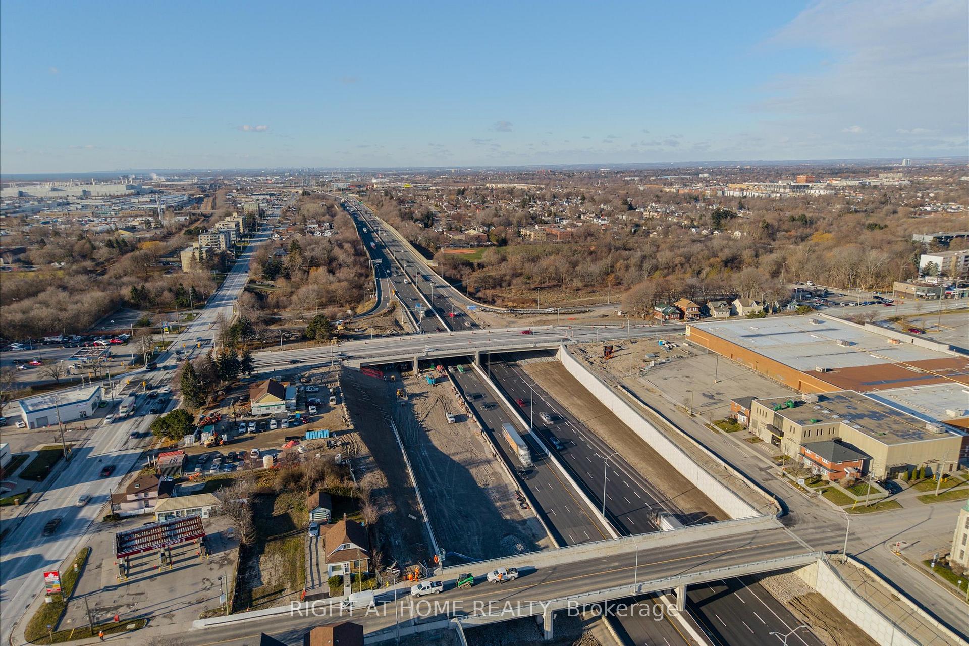 Photo 12 of Unit Unit 2, 865 Simcoe Street S, Oshawa, Lakeview — HOMEH