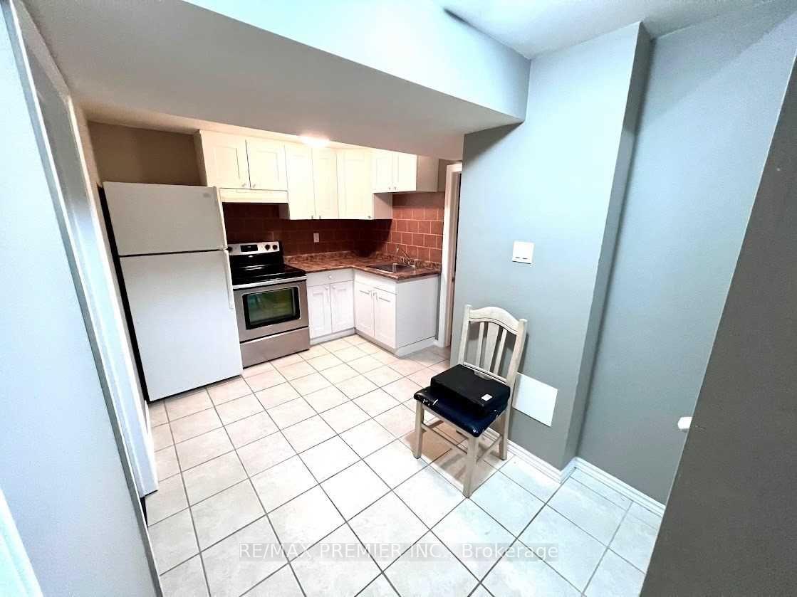 Photo 11 of 739 Joe Persechini Drive, Newmarket, Summerhill Estates — HOMEH