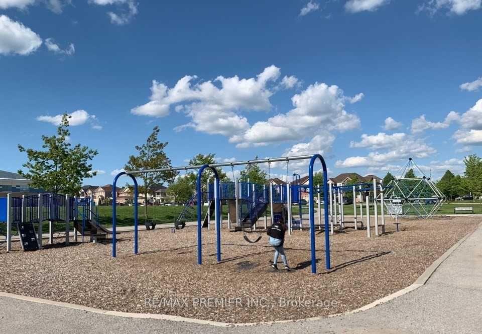 Photo 16 of 739 Joe Persechini Drive, Newmarket, Summerhill Estates — HOMEH