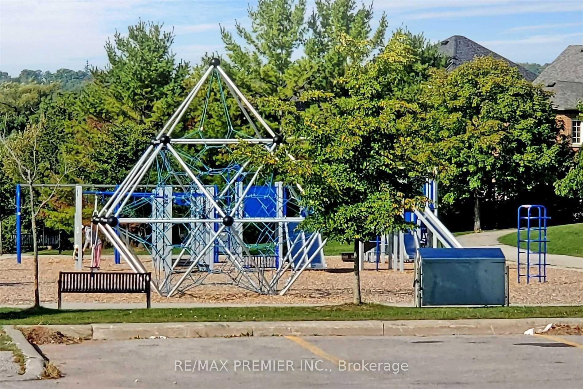 Photo 17 of 739 Joe Persechini Drive, Newmarket, Summerhill Estates — HOMEH
