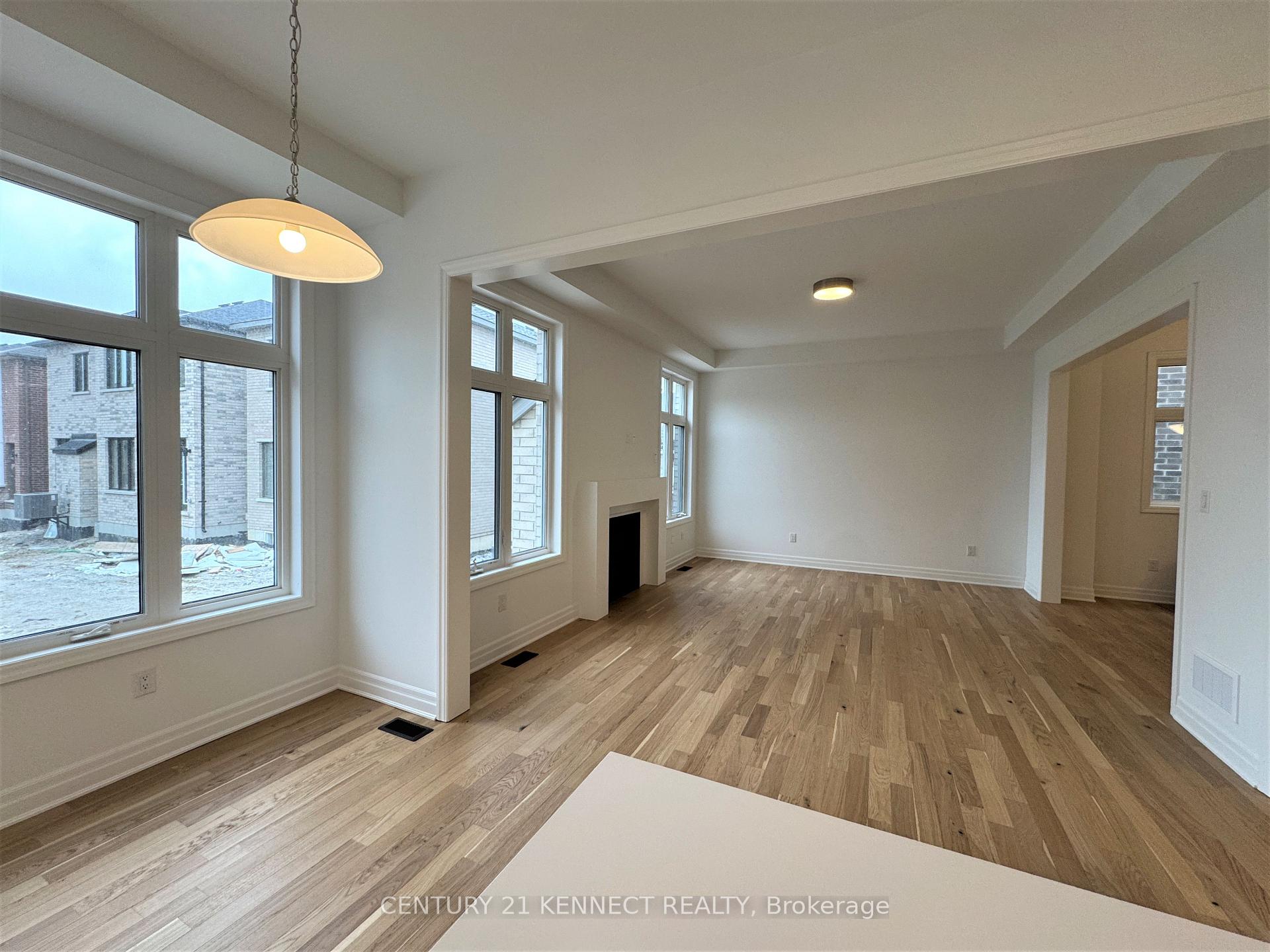 Photo 3 of 27 Berczy Manor Crescent, Markham, Victoria Square — HOMEH