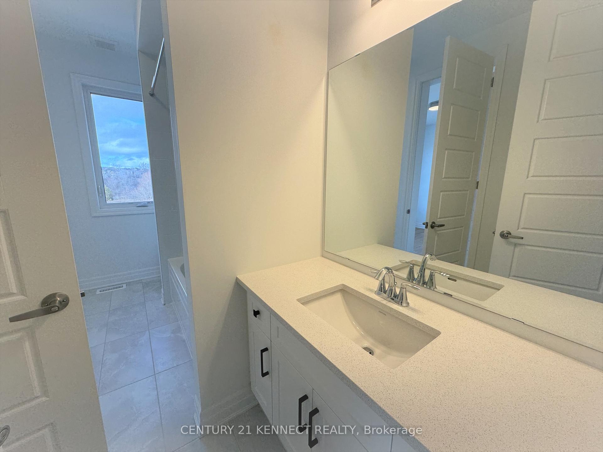 Photo 17 of 27 Berczy Manor Crescent, Markham, Victoria Square — HOMEH