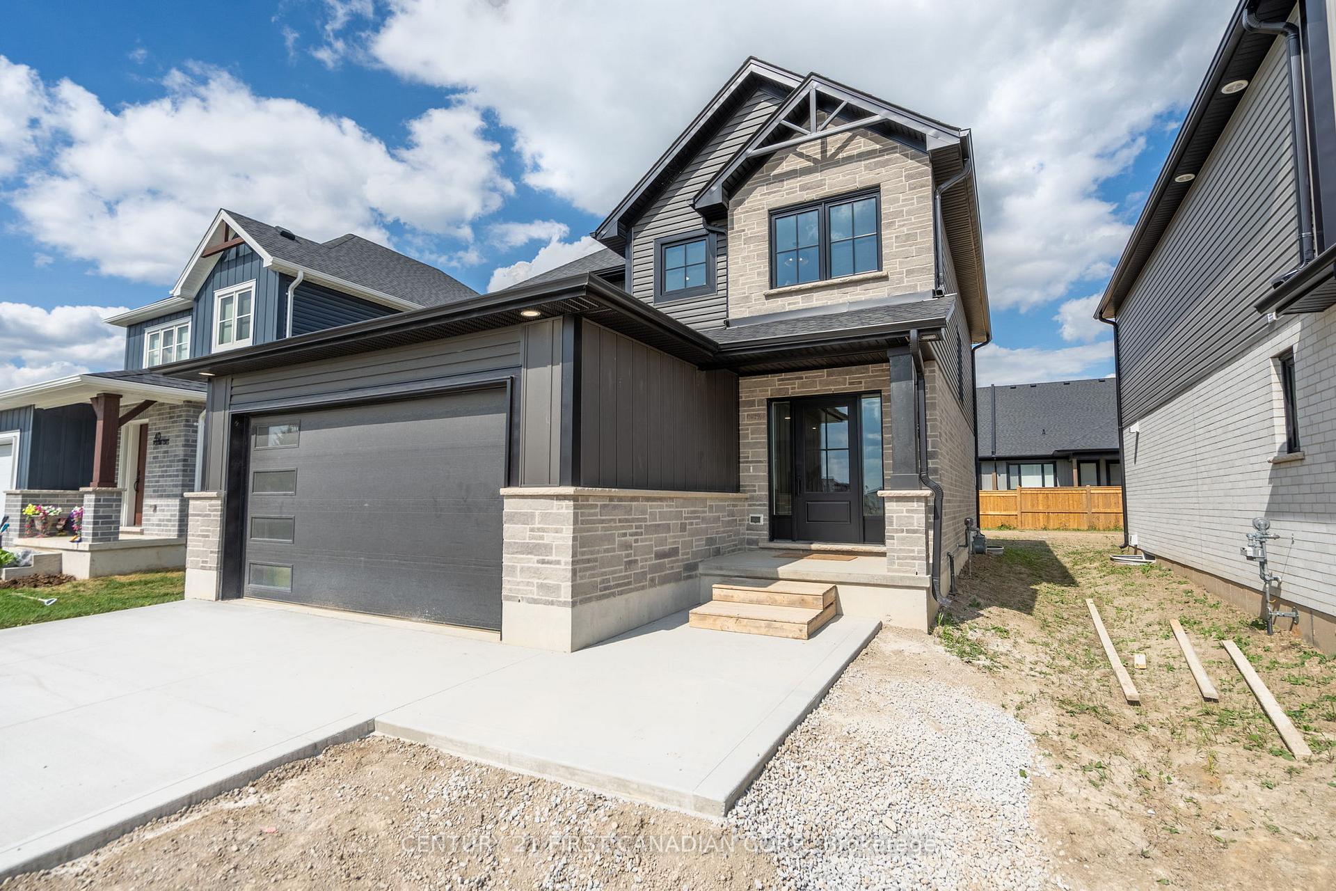 Photo 3 of 38 Postma Crescent, North Middlesex, Alisa Craig — HOMEH