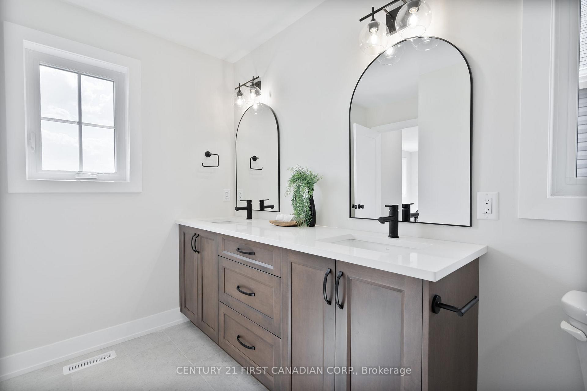 Photo 20 of 38 Postma Crescent, North Middlesex, Alisa Craig — HOMEH