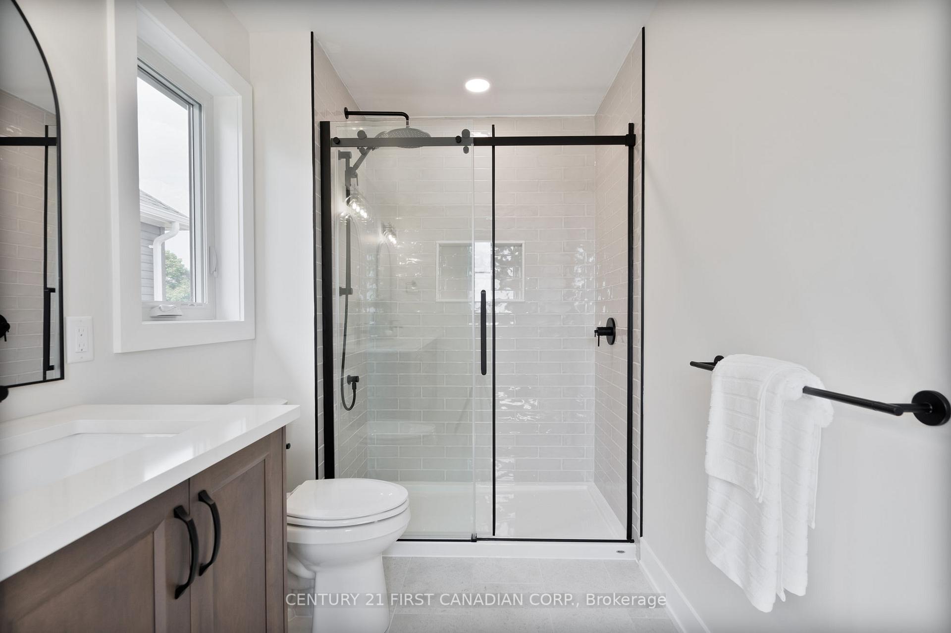 Photo 21 of 38 Postma Crescent, North Middlesex, Alisa Craig — HOMEH