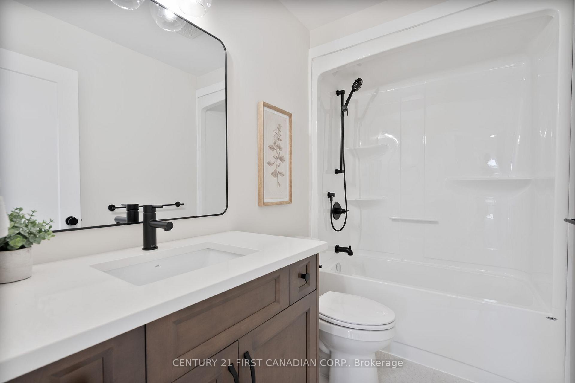 Photo 24 of 38 Postma Crescent, North Middlesex, Alisa Craig — HOMEH