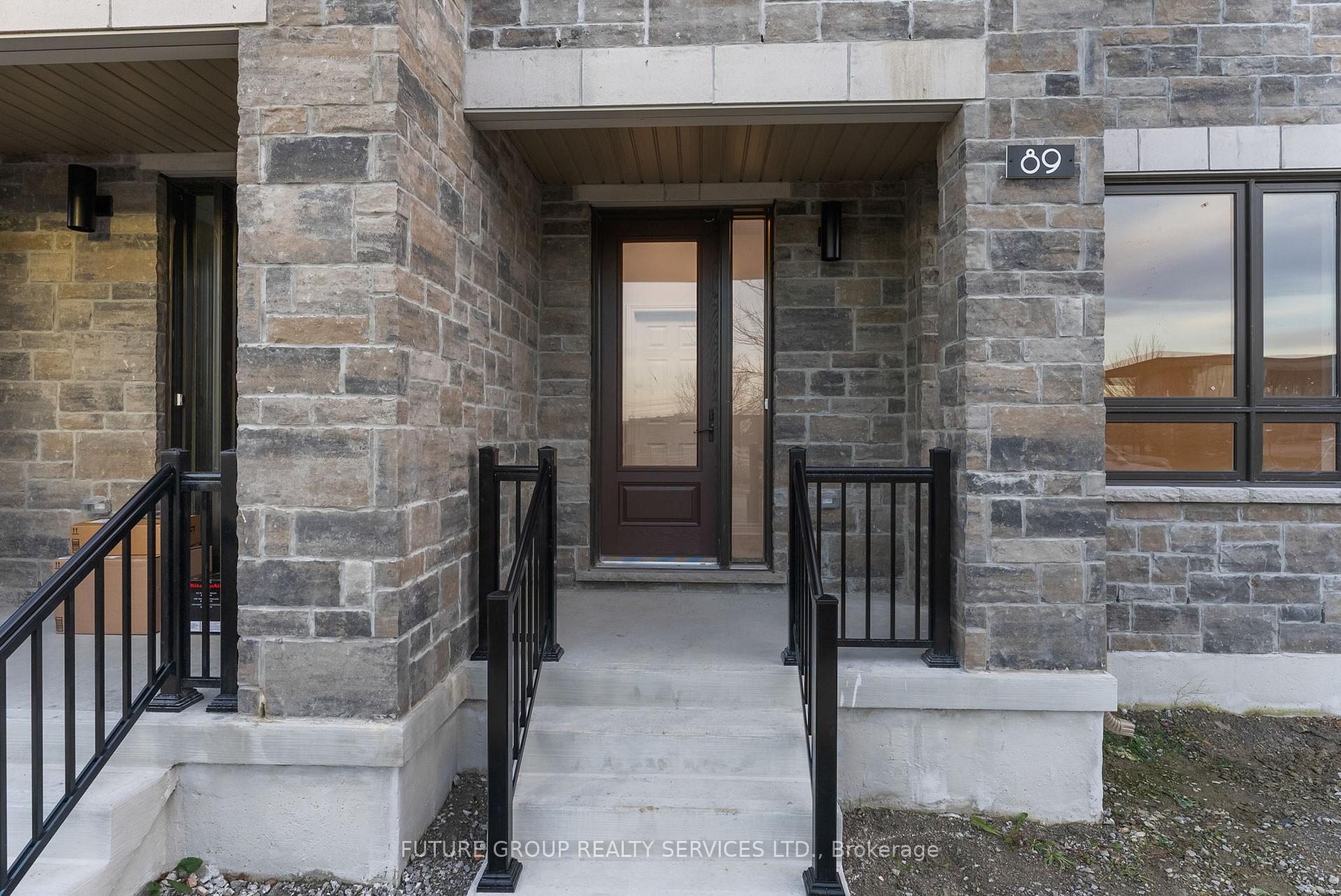 Photo 2 of 89 Mumbai Drive, Markham, Middlefield — HOMEH