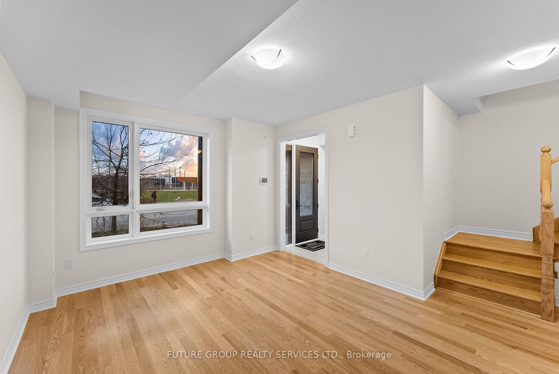 Photo 6 of 89 Mumbai Drive, Markham, Middlefield — HOMEH