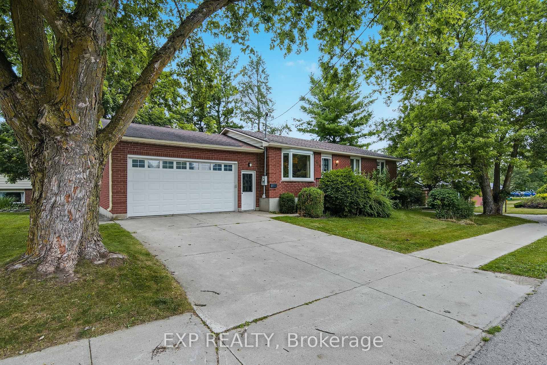 Photo 2 of 515 Elm Avenue N, North Perth, Listowel — HOMEH