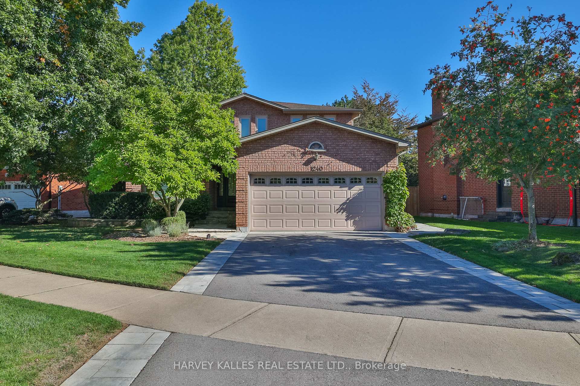 Photo 2 of 1240 Rosethorne Road, Oakville, Glen Abbey — HOMEH
