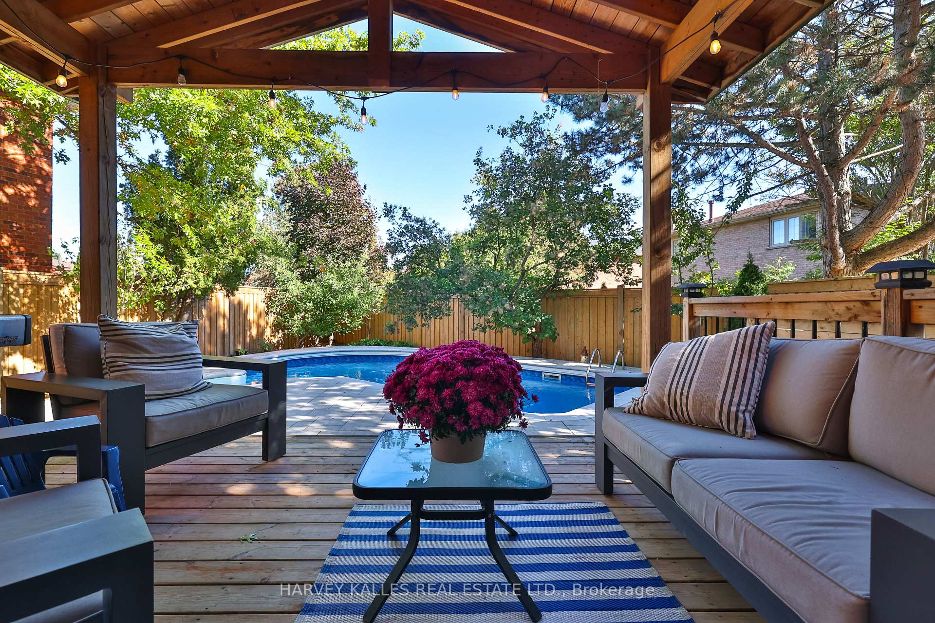 Photo 4 of 1240 Rosethorne Road, Oakville, Glen Abbey — HOMEH