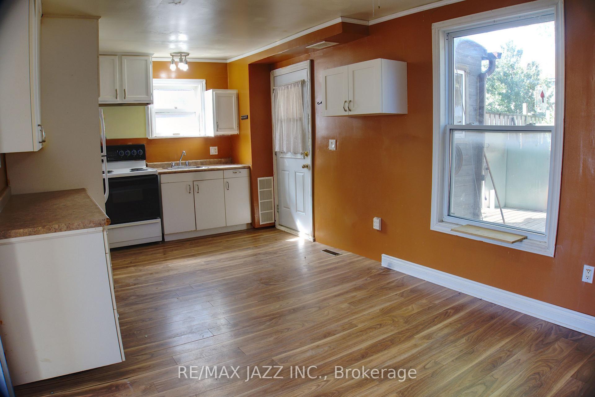 Photo 4 of 318 Ritson Road N, Oshawa, O'Neill — HOMEH