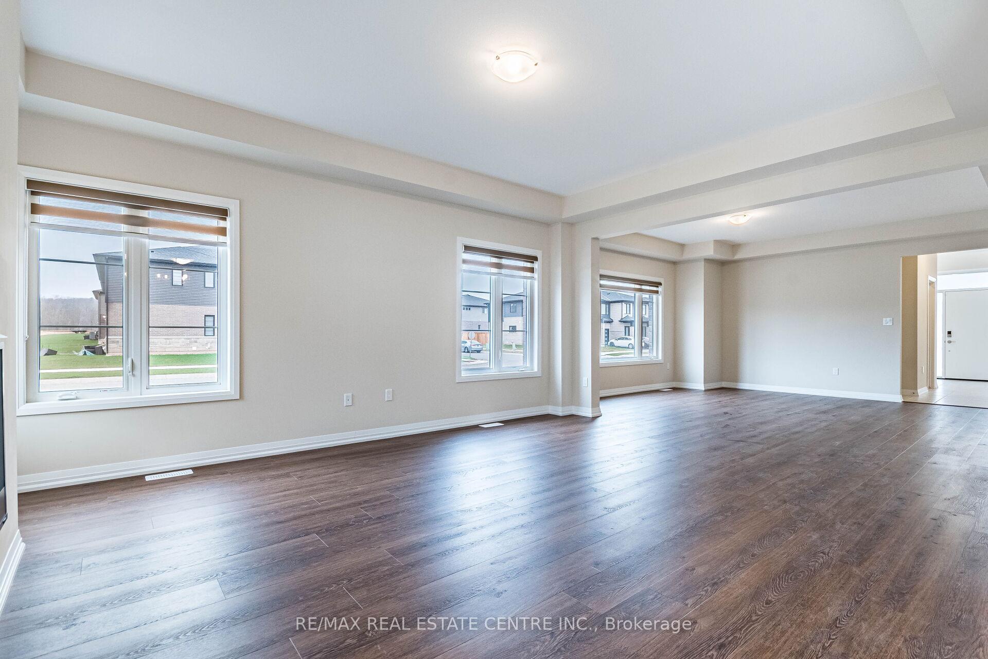 Photo 8 of 88 Acacia Road, Pelham, Fonthill — HOMEH