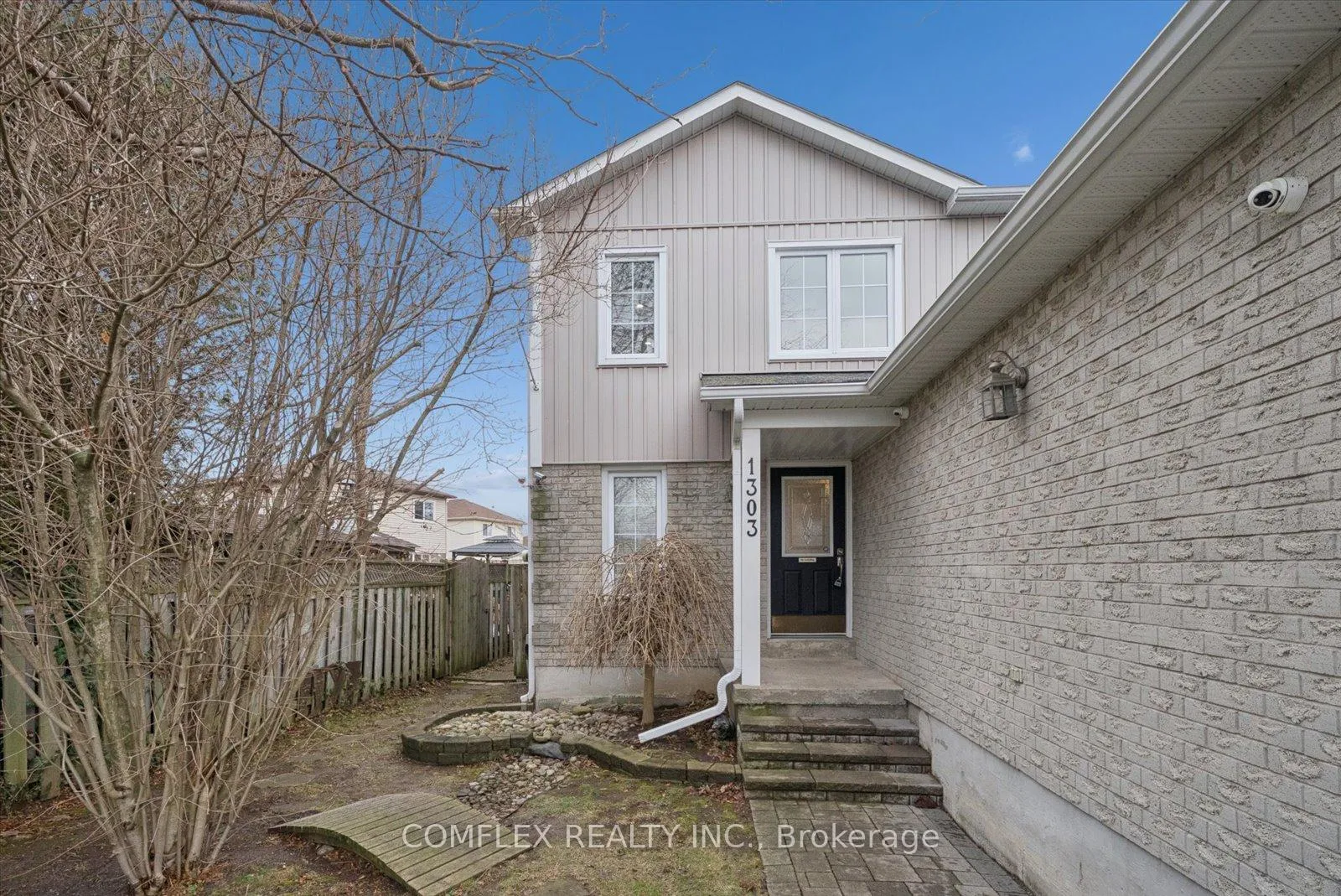 Photo 4 of 1303 Charter Crescent, Oshawa, Lakeview — HOMEH