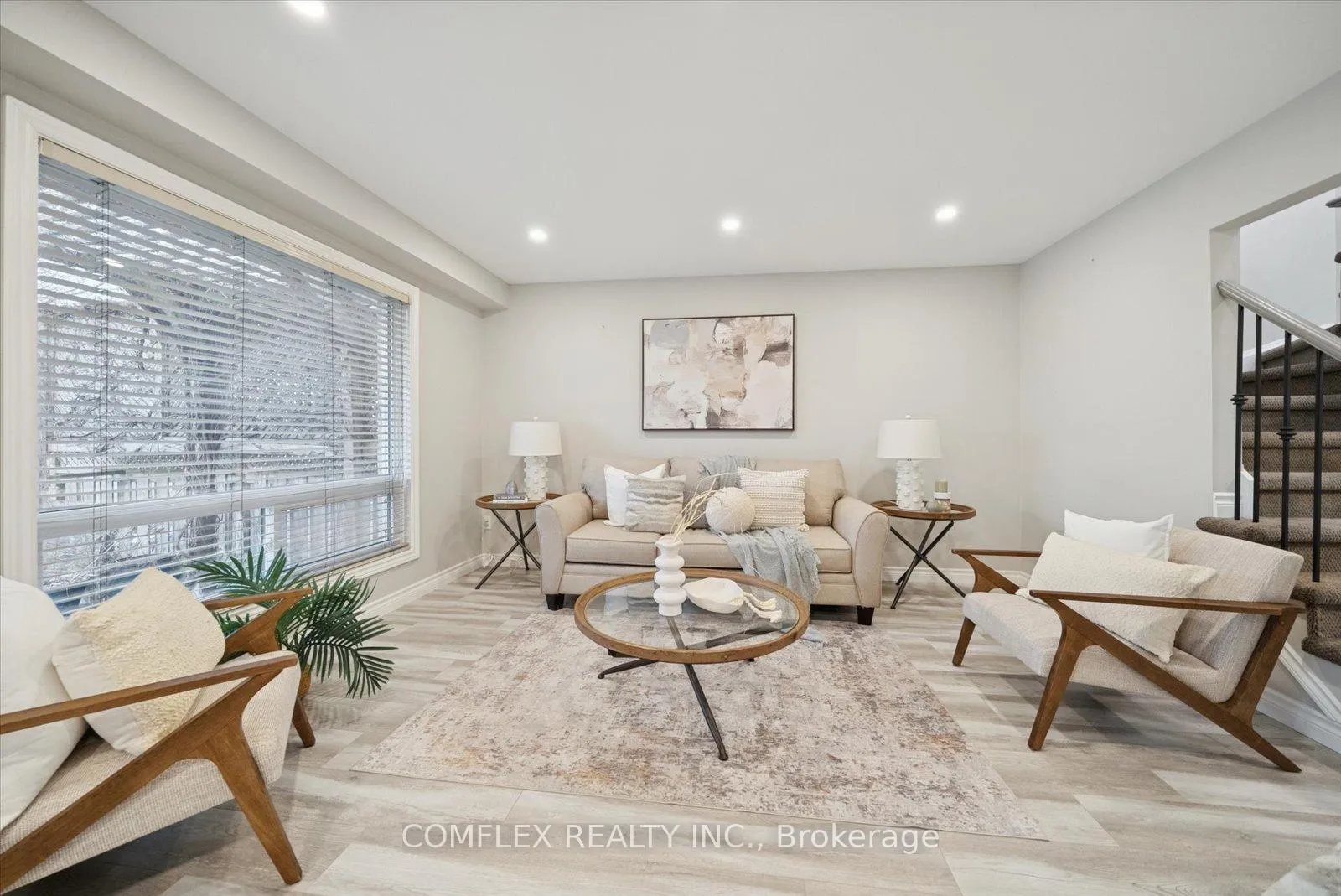 Photo 8 of 1303 Charter Crescent, Oshawa, Lakeview — HOMEH