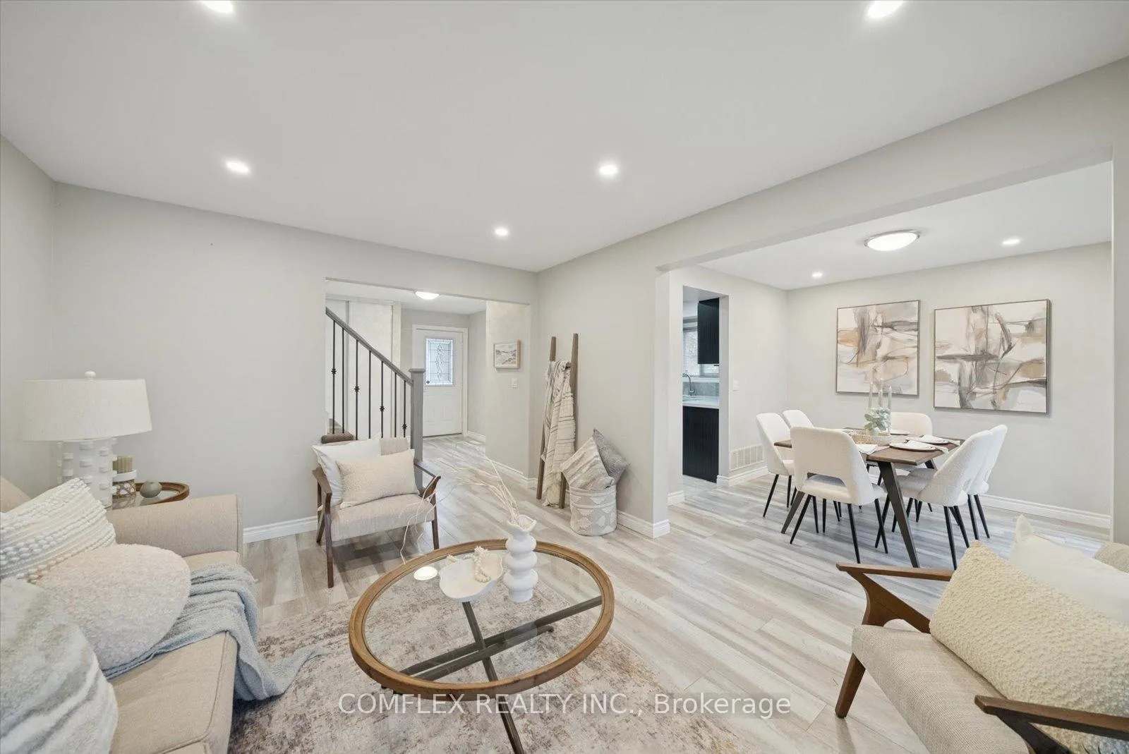 Photo 9 of 1303 Charter Crescent, Oshawa, Lakeview — HOMEH