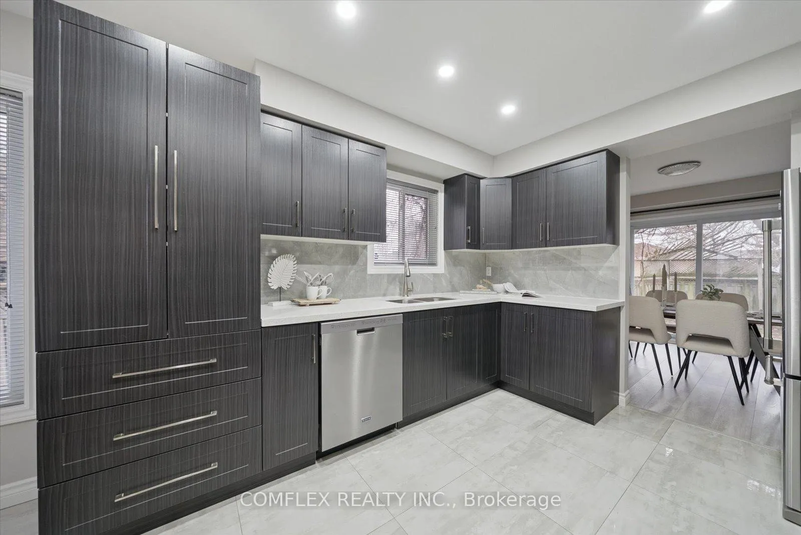 Photo 13 of 1303 Charter Crescent, Oshawa, Lakeview — HOMEH