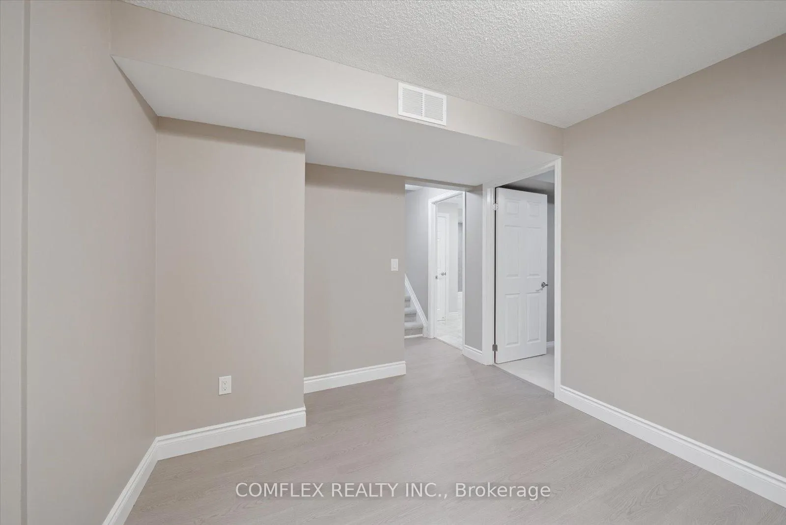 Photo 31 of 1303 Charter Crescent, Oshawa, Lakeview — HOMEH