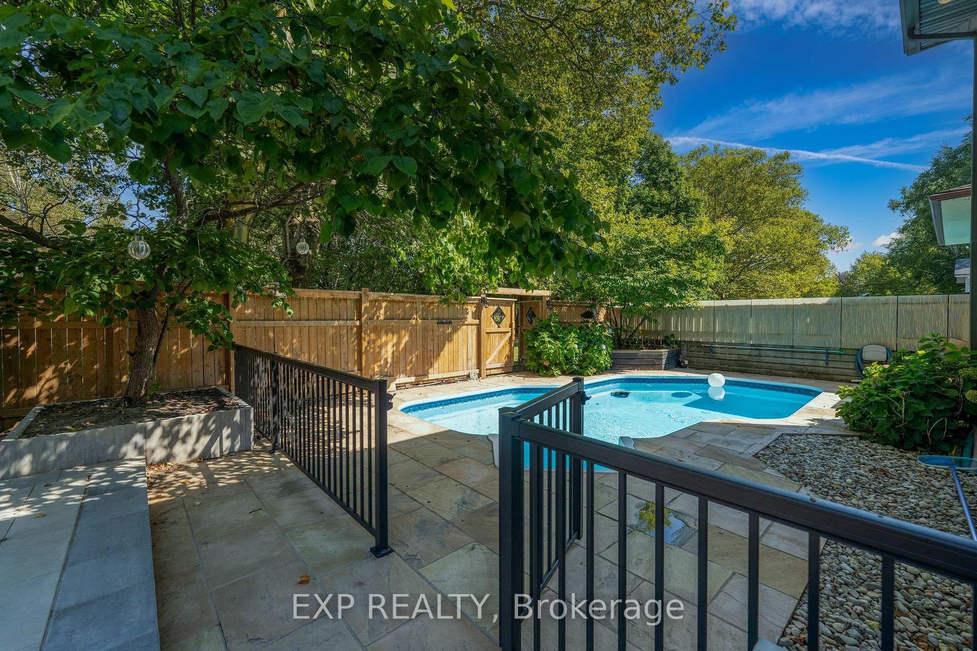 Photo 2 of 6559 Jupiter Boulevard, Niagara Falls, Stamford — HOMEH