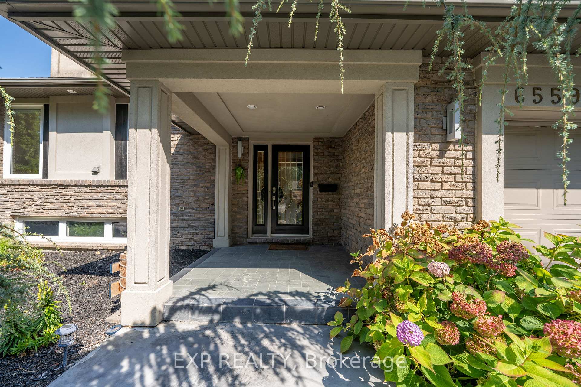 Photo 4 of 6559 Jupiter Boulevard, Niagara Falls, Stamford — HOMEH