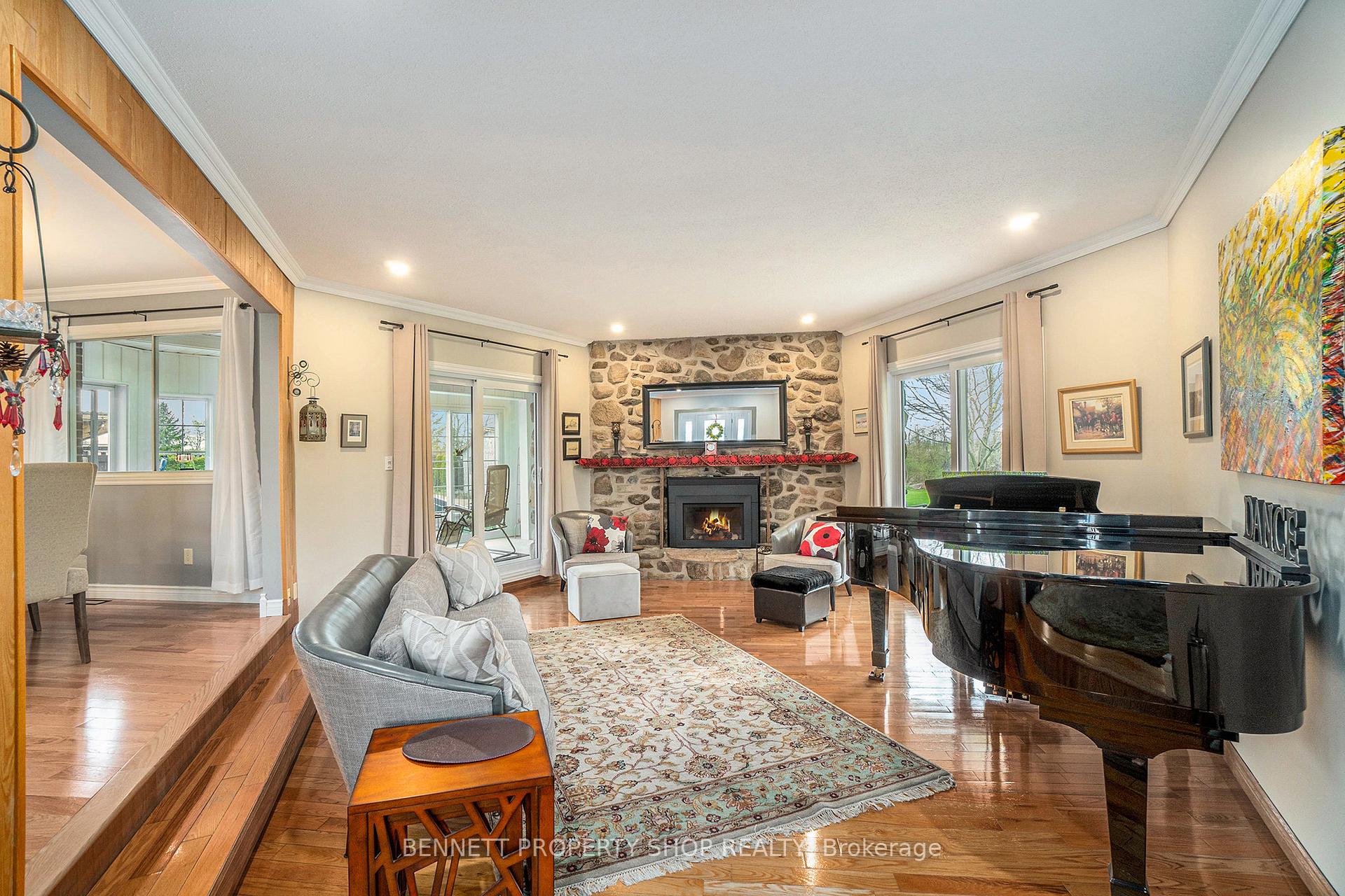 Photo 3 of 39 Front Street E, North Glengarry, Alexandria — HOMEH