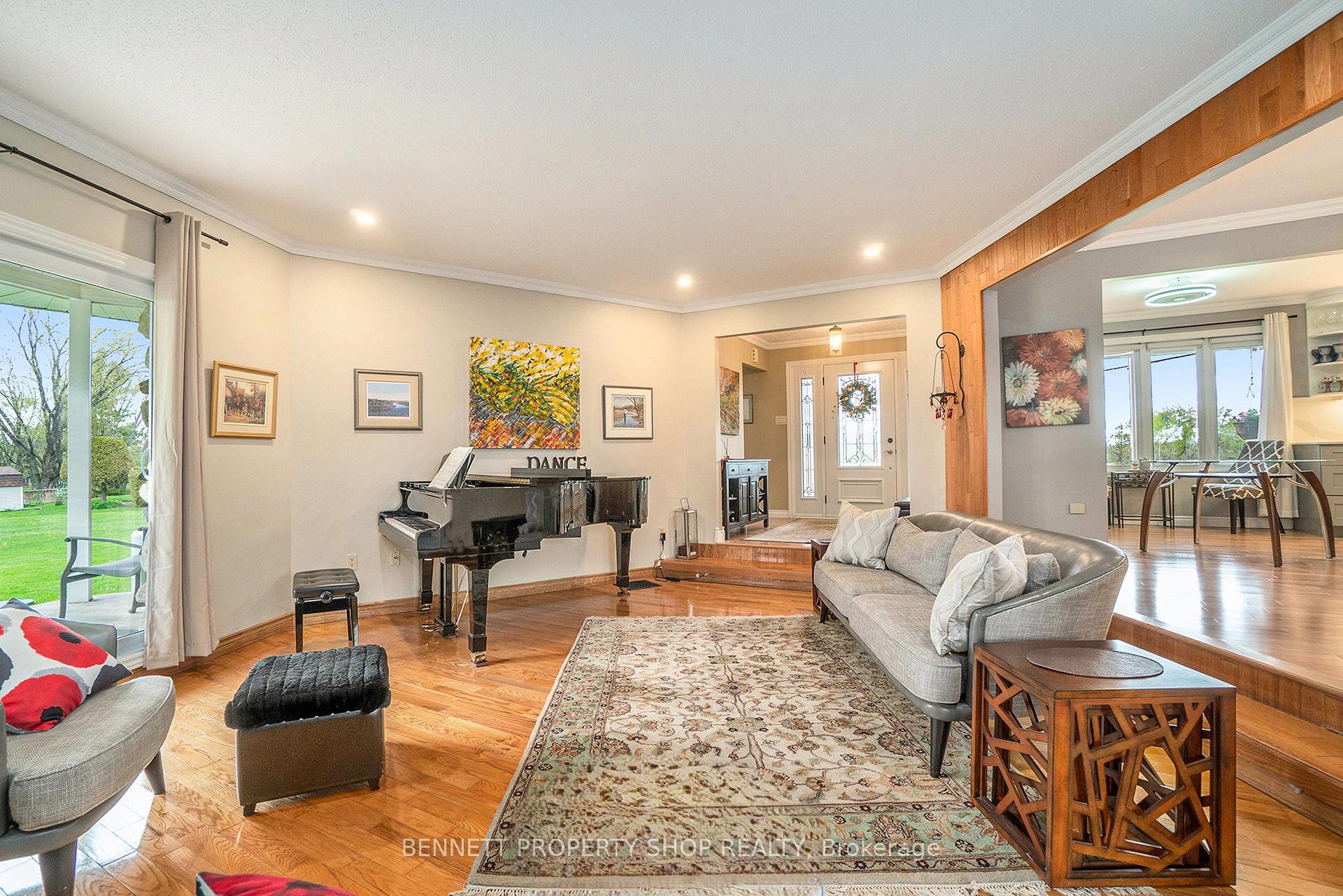 Photo 4 of 39 Front Street E, North Glengarry, Alexandria — HOMEH