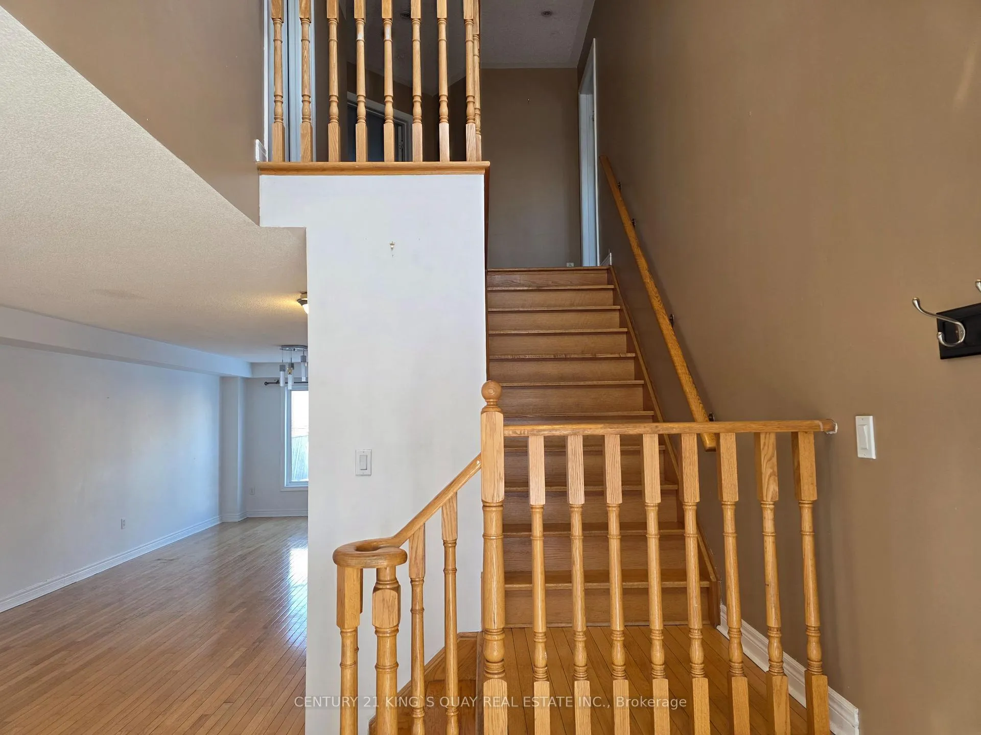 Photo 2 of 120 Flagstone Way, Newmarket, Woodland Hill — HOMEH