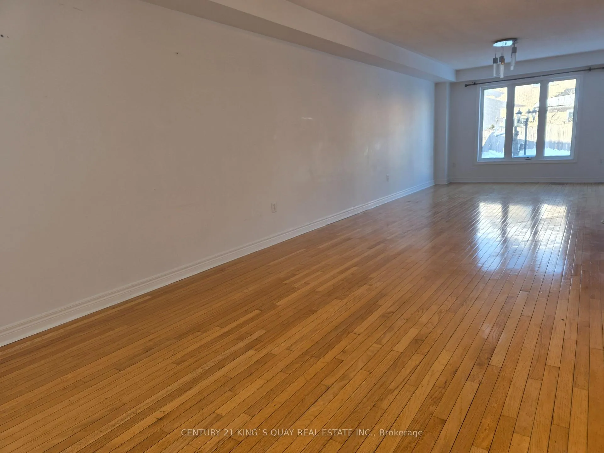 Photo 3 of 120 Flagstone Way, Newmarket, Woodland Hill — HOMEH