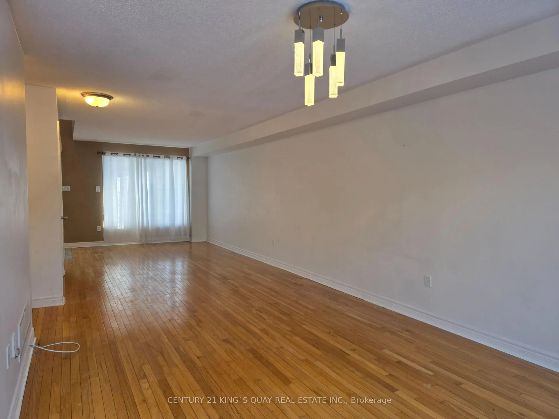 Photo 4 of 120 Flagstone Way, Newmarket, Woodland Hill — HOMEH