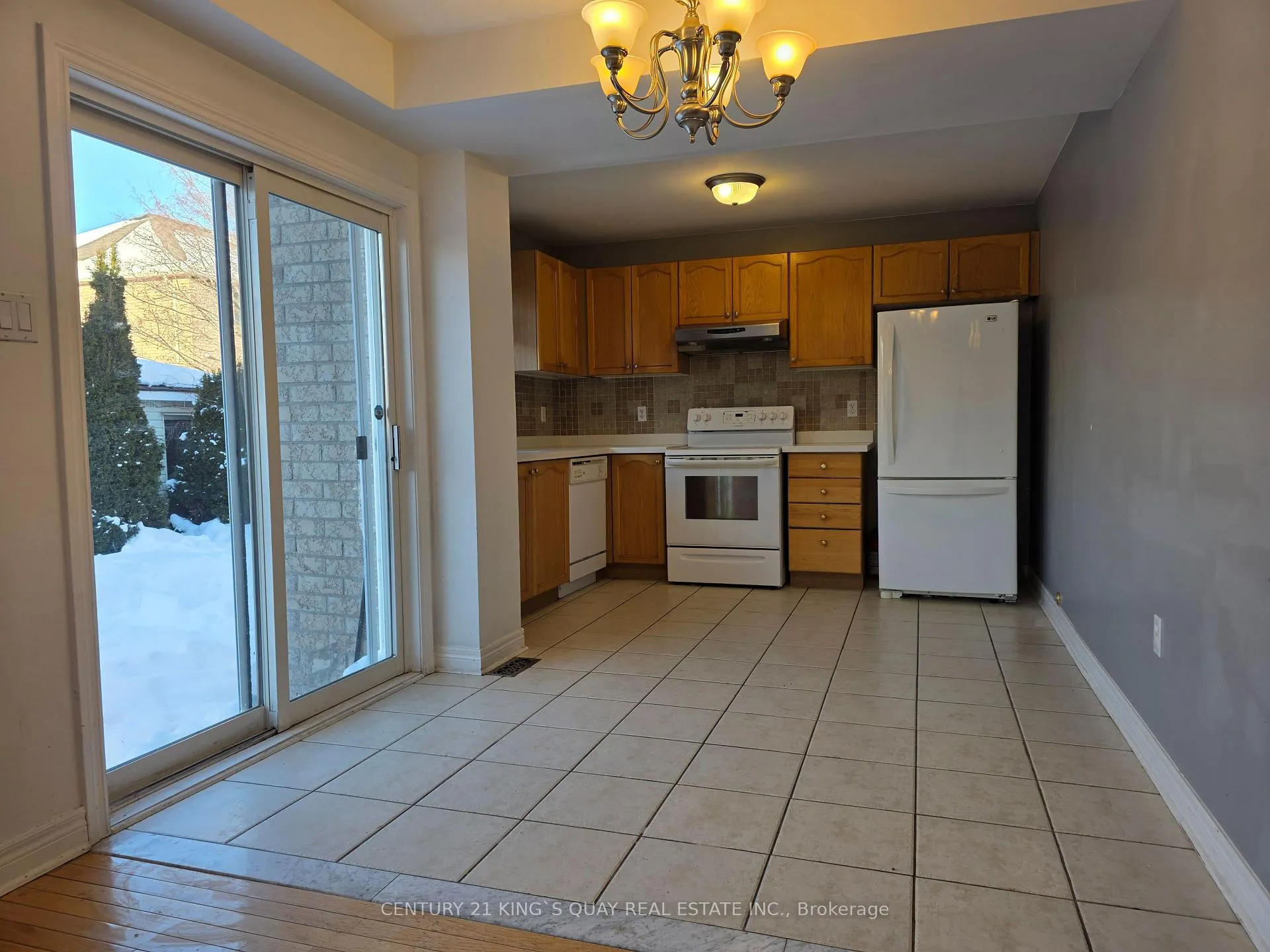 Photo 5 of 120 Flagstone Way, Newmarket, Woodland Hill — HOMEH