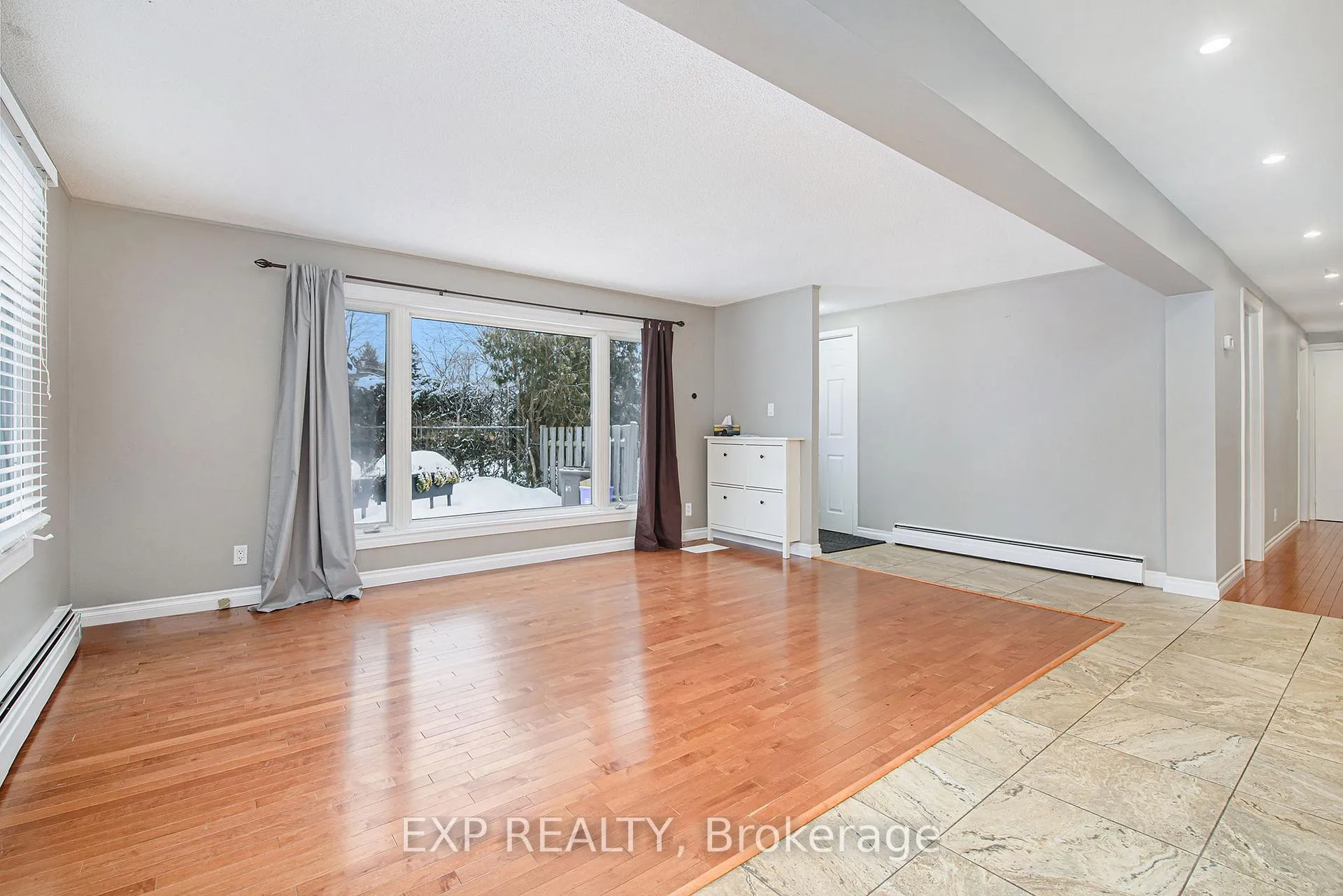 Photo 3 of 1513 Queenswood Crescent, Ottawa, Bilberry Creek/Queenswood Heights — HOMEH