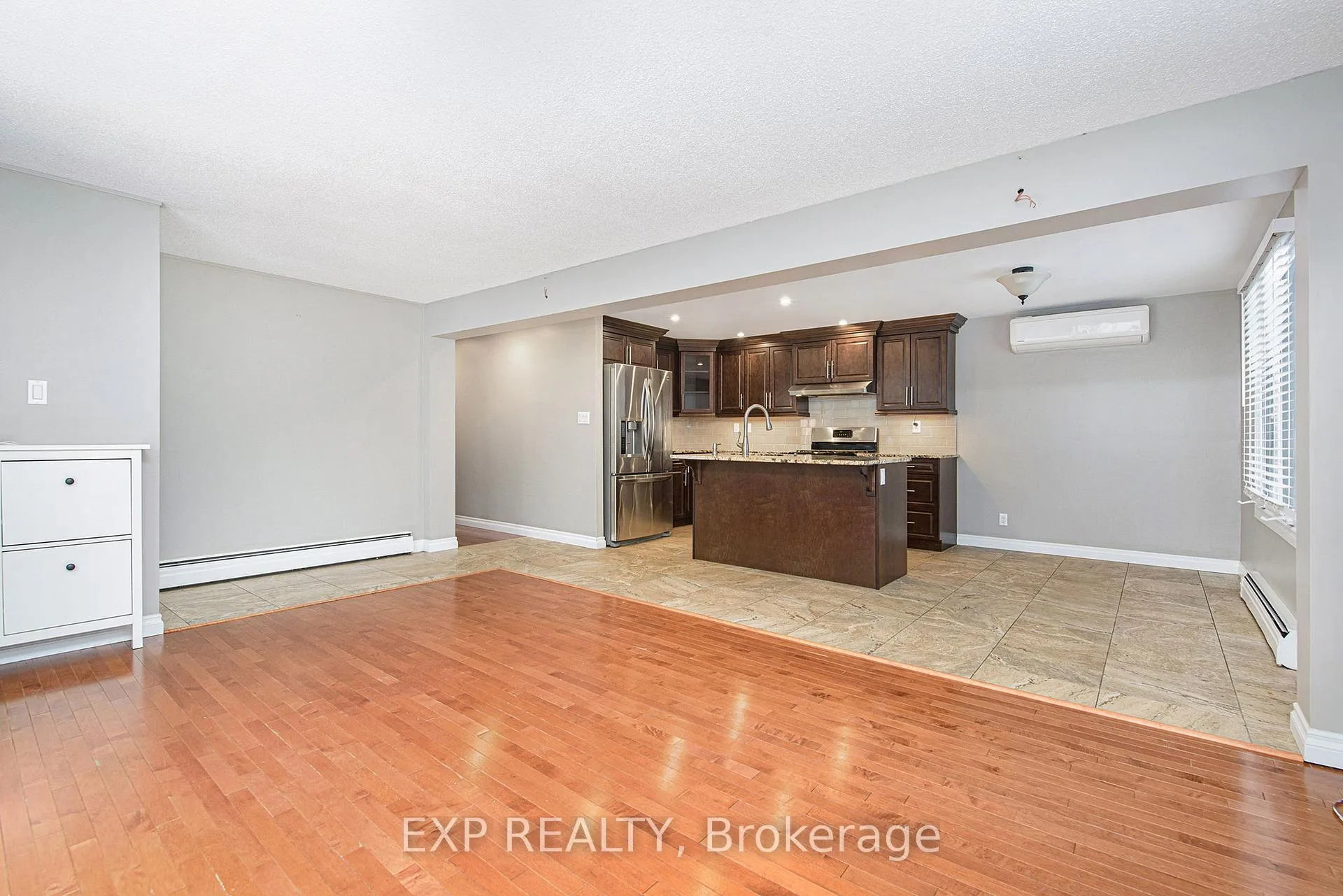 Photo 5 of 1513 Queenswood Crescent, Ottawa, Bilberry Creek/Queenswood Heights — HOMEH