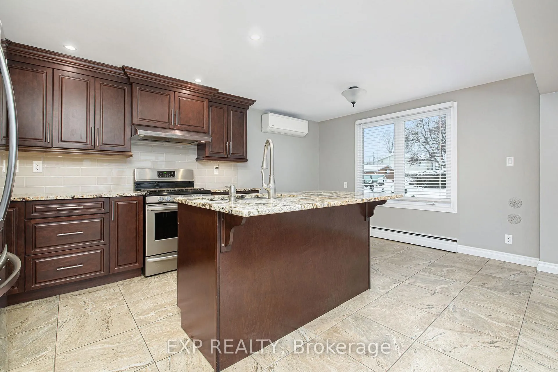 Photo 7 of 1513 Queenswood Crescent, Ottawa, Bilberry Creek/Queenswood Heights — HOMEH