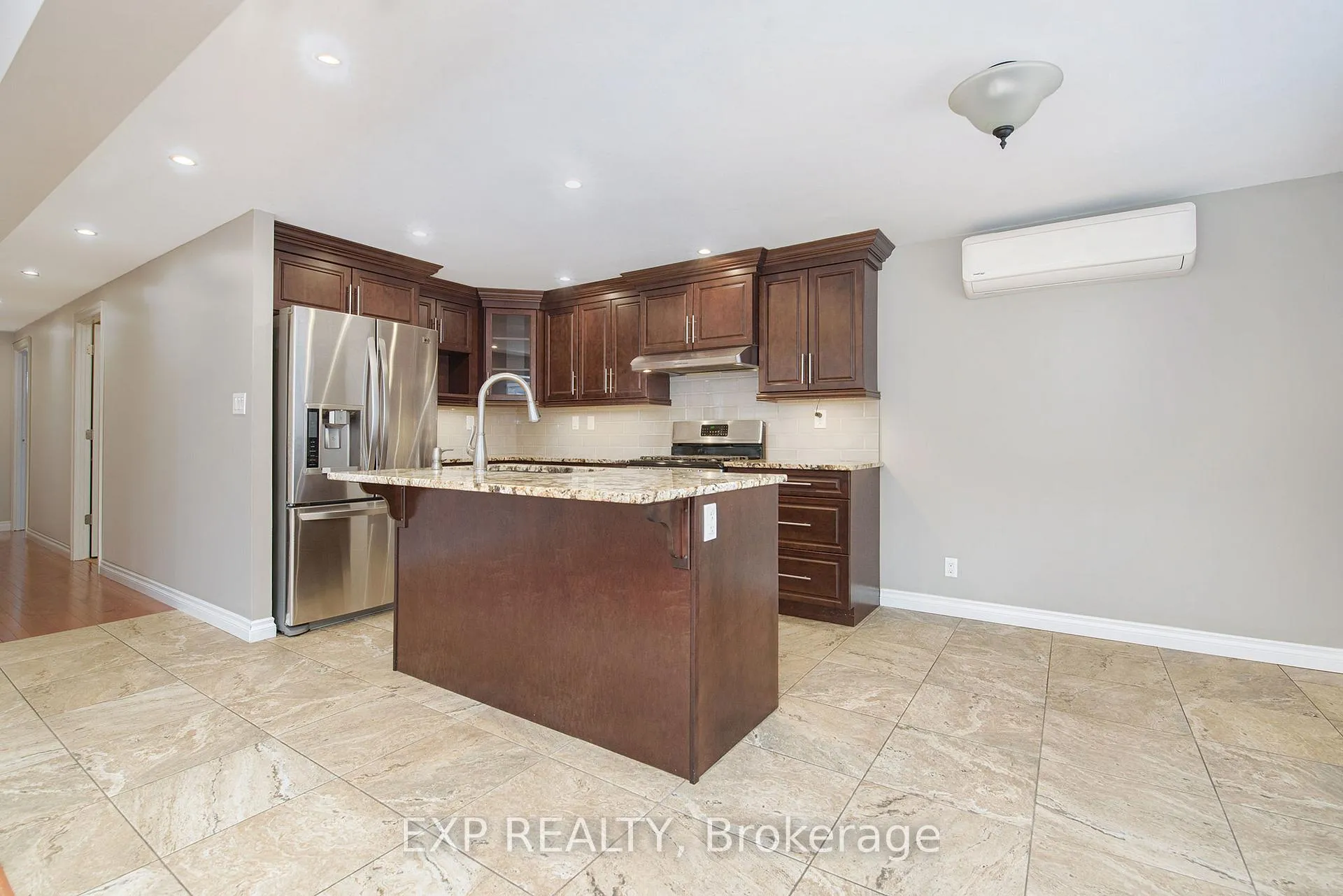 Photo 8 of 1513 Queenswood Crescent, Ottawa, Bilberry Creek/Queenswood Heights — HOMEH