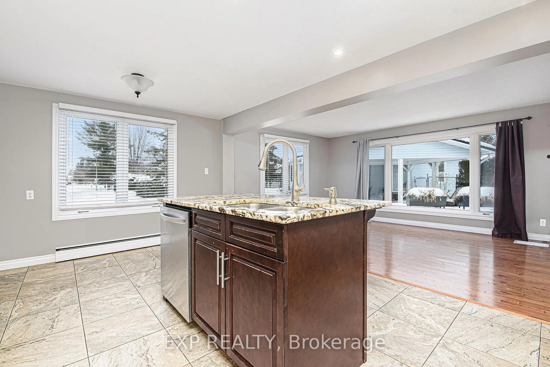 Photo 9 of 1513 Queenswood Crescent, Ottawa, Bilberry Creek/Queenswood Heights — HOMEH