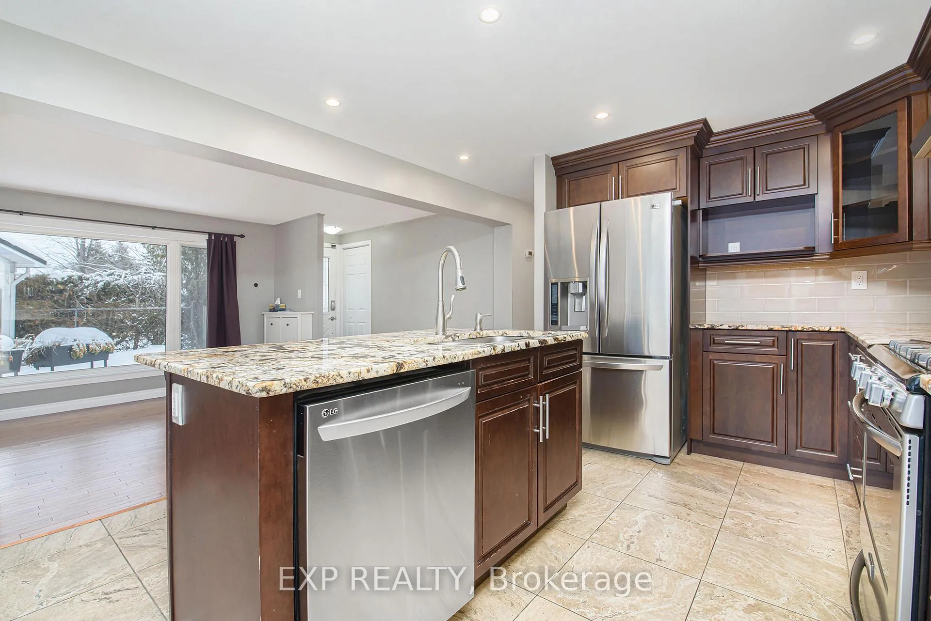 Photo 10 of 1513 Queenswood Crescent, Ottawa, Bilberry Creek/Queenswood Heights — HOMEH