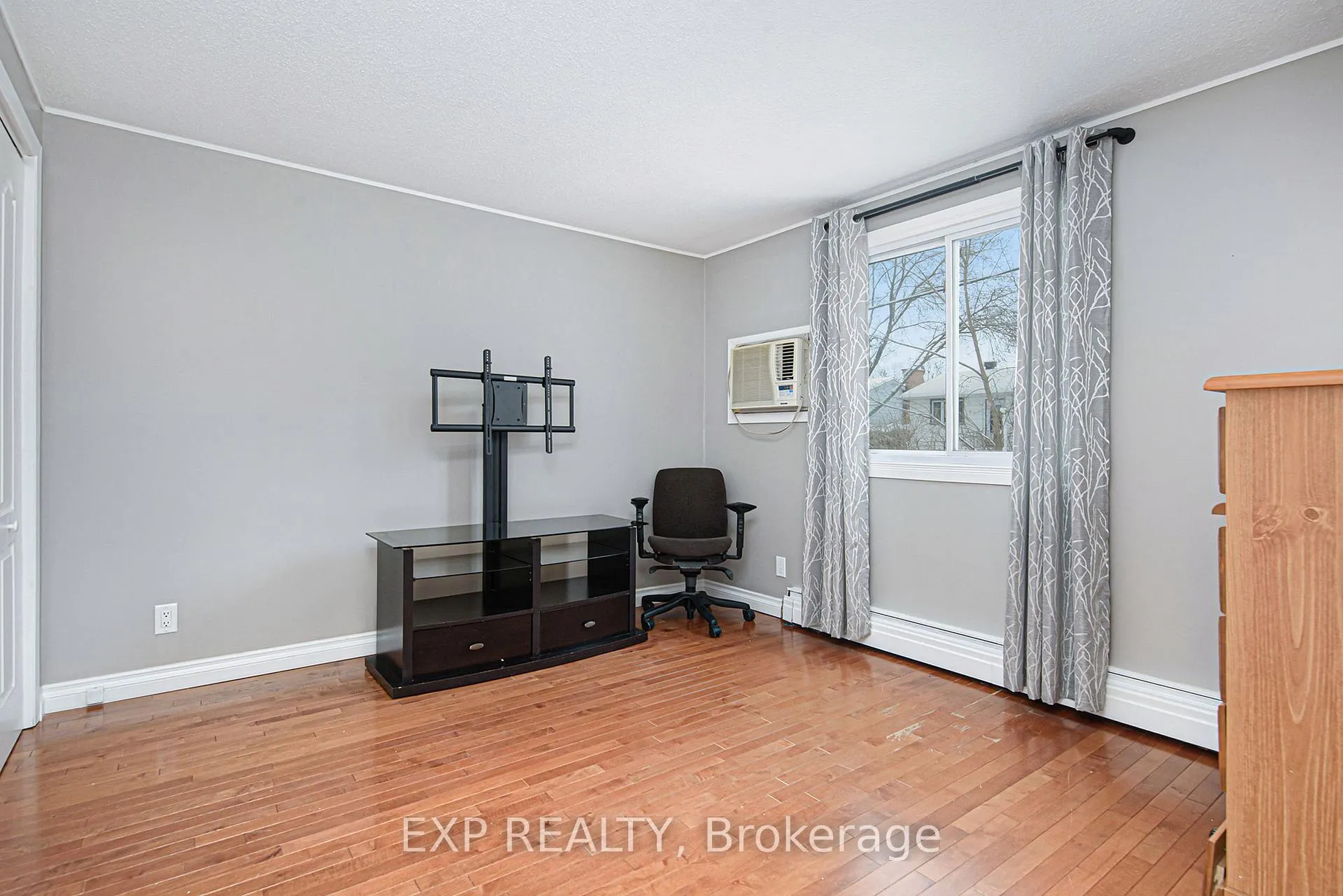 Photo 12 of 1513 Queenswood Crescent, Ottawa, Bilberry Creek/Queenswood Heights — HOMEH