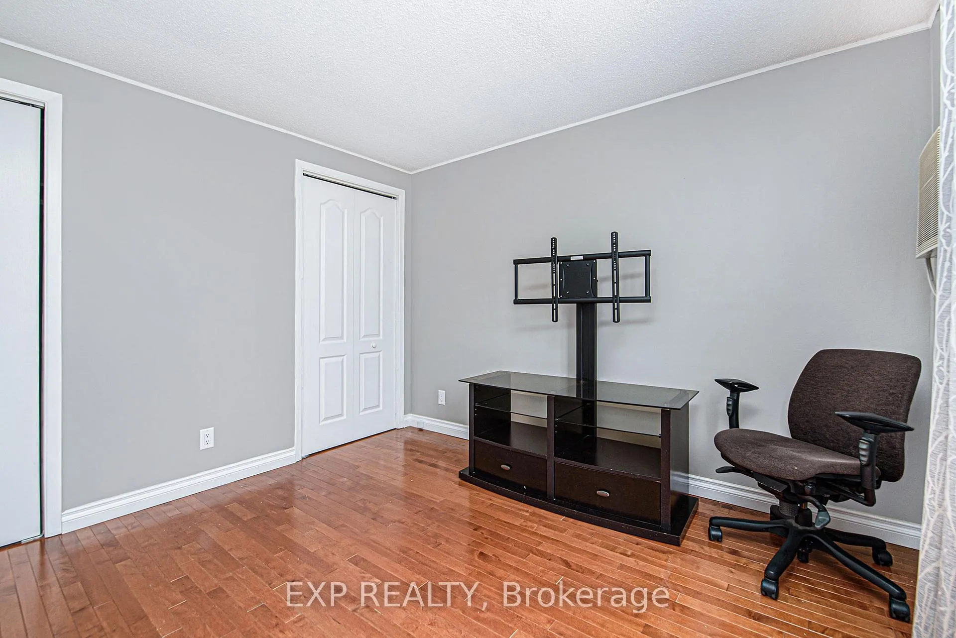 Photo 14 of 1513 Queenswood Crescent, Ottawa, Bilberry Creek/Queenswood Heights — HOMEH