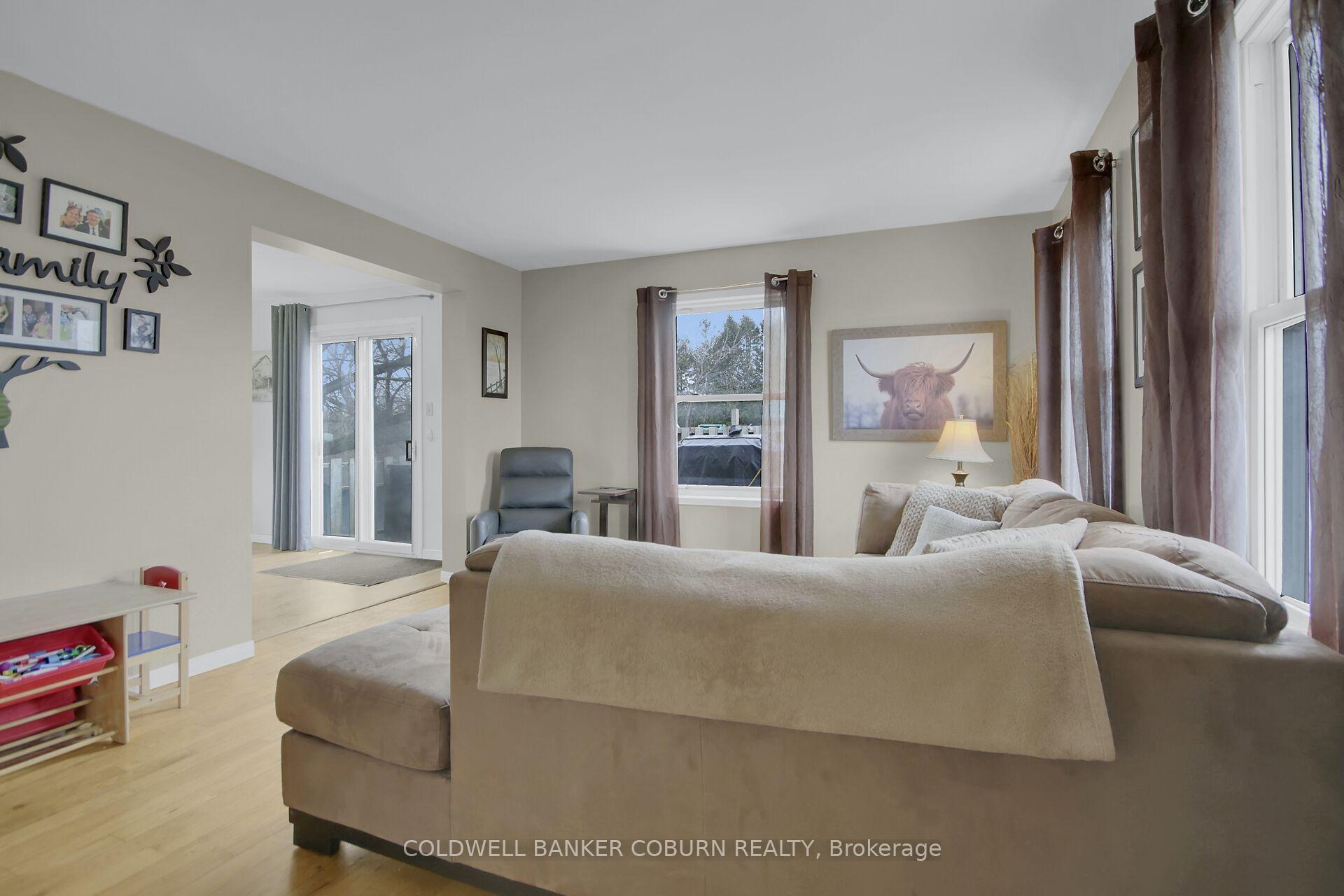 Photo 3 of 10658 Main Street, North Dundas, North Dundas (Mountain) Twp — HOMEH