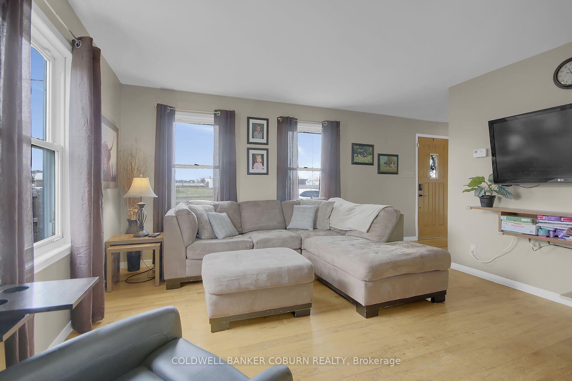 Photo 5 of 10658 Main Street, North Dundas, North Dundas (Mountain) Twp — HOMEH