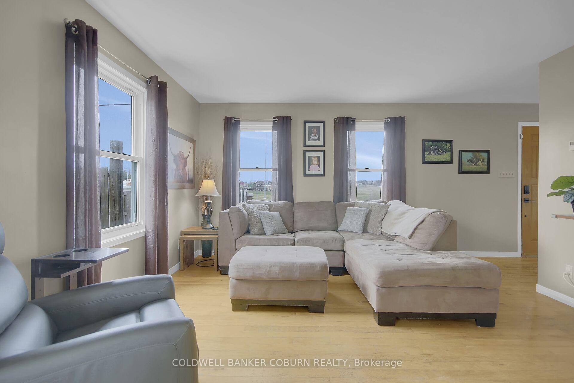 Photo 6 of 10658 Main Street, North Dundas, North Dundas (Mountain) Twp — HOMEH