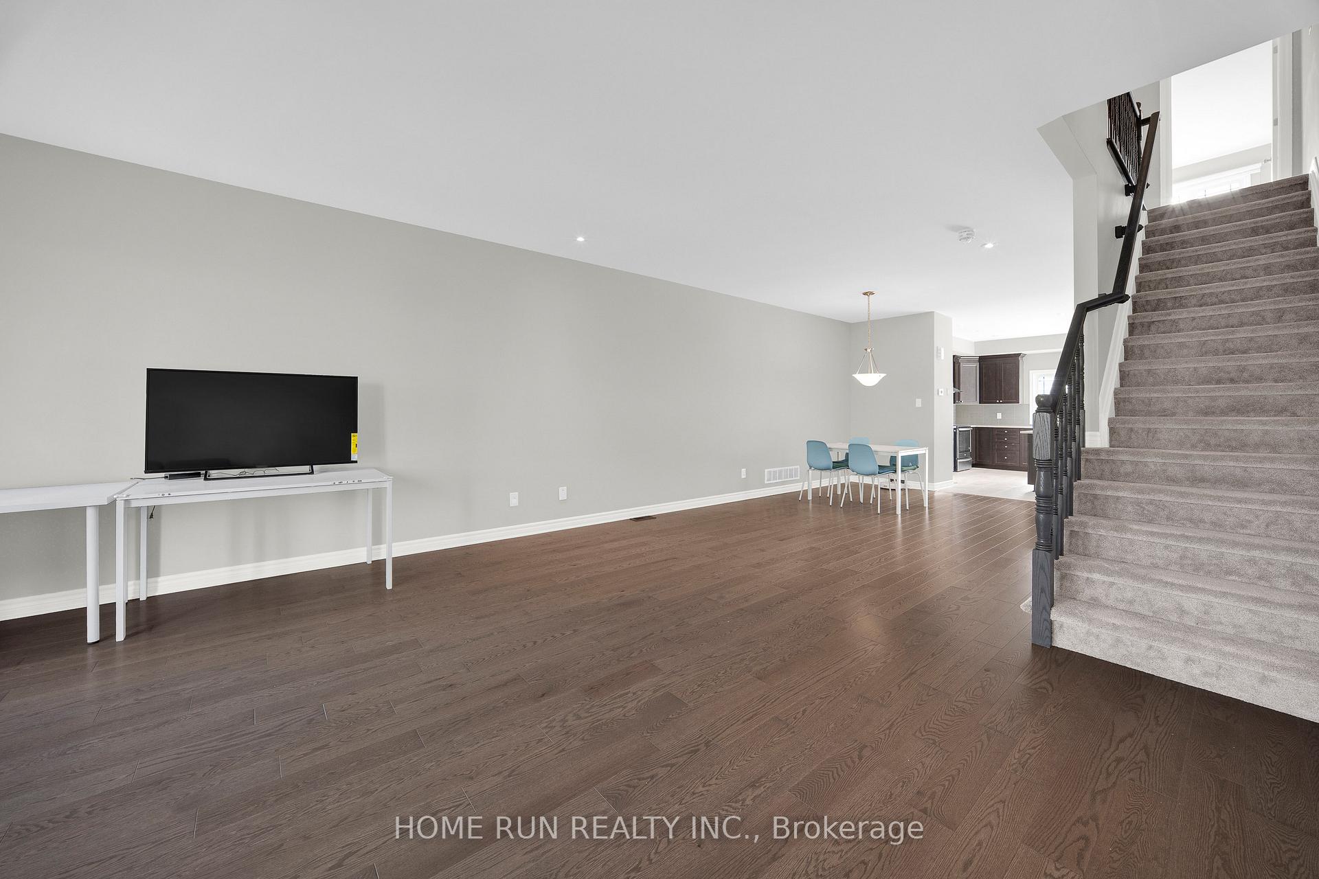 Photo 15 of 347 LeBoutillier Avenue, Ottawa, Carson Meadows — HOMEH