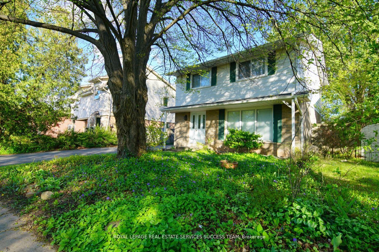 Photo 2 of 1355 Odessa Crescent, Oakville, College Park — HOMEH