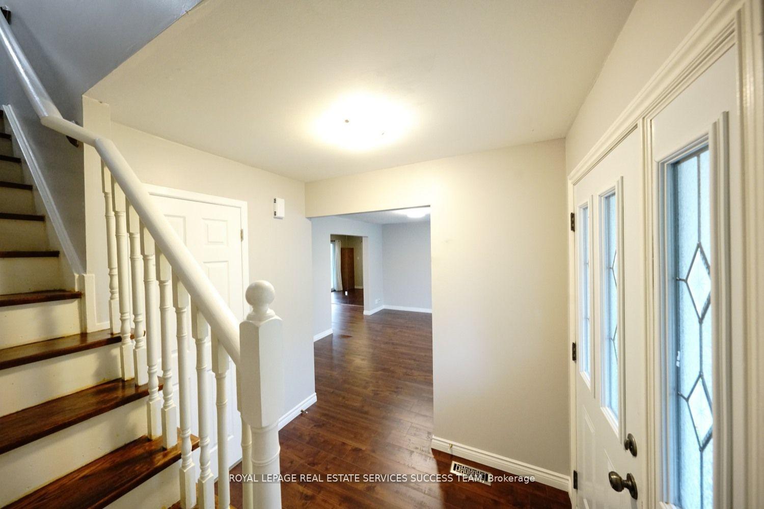 Photo 5 of 1355 Odessa Crescent, Oakville, College Park — HOMEH