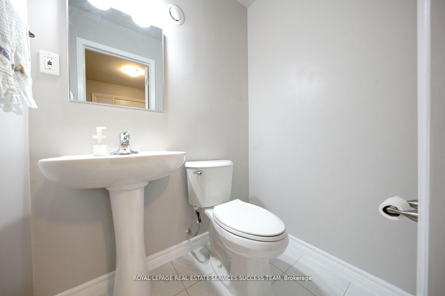 Photo 6 of 1355 Odessa Crescent, Oakville, College Park — HOMEH