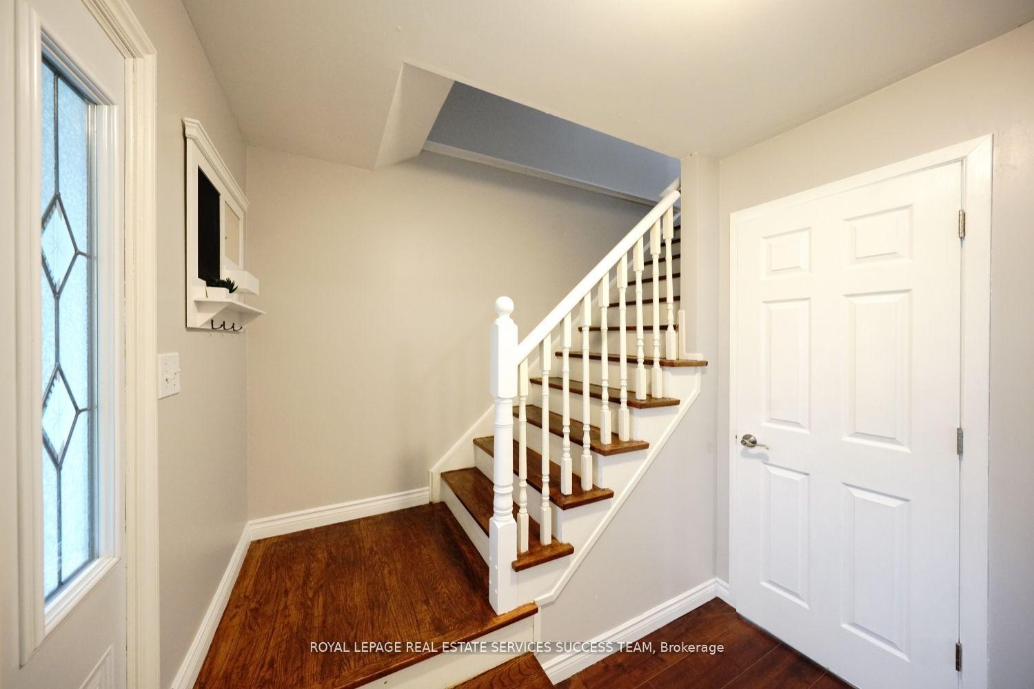 Photo 7 of 1355 Odessa Crescent, Oakville, College Park — HOMEH