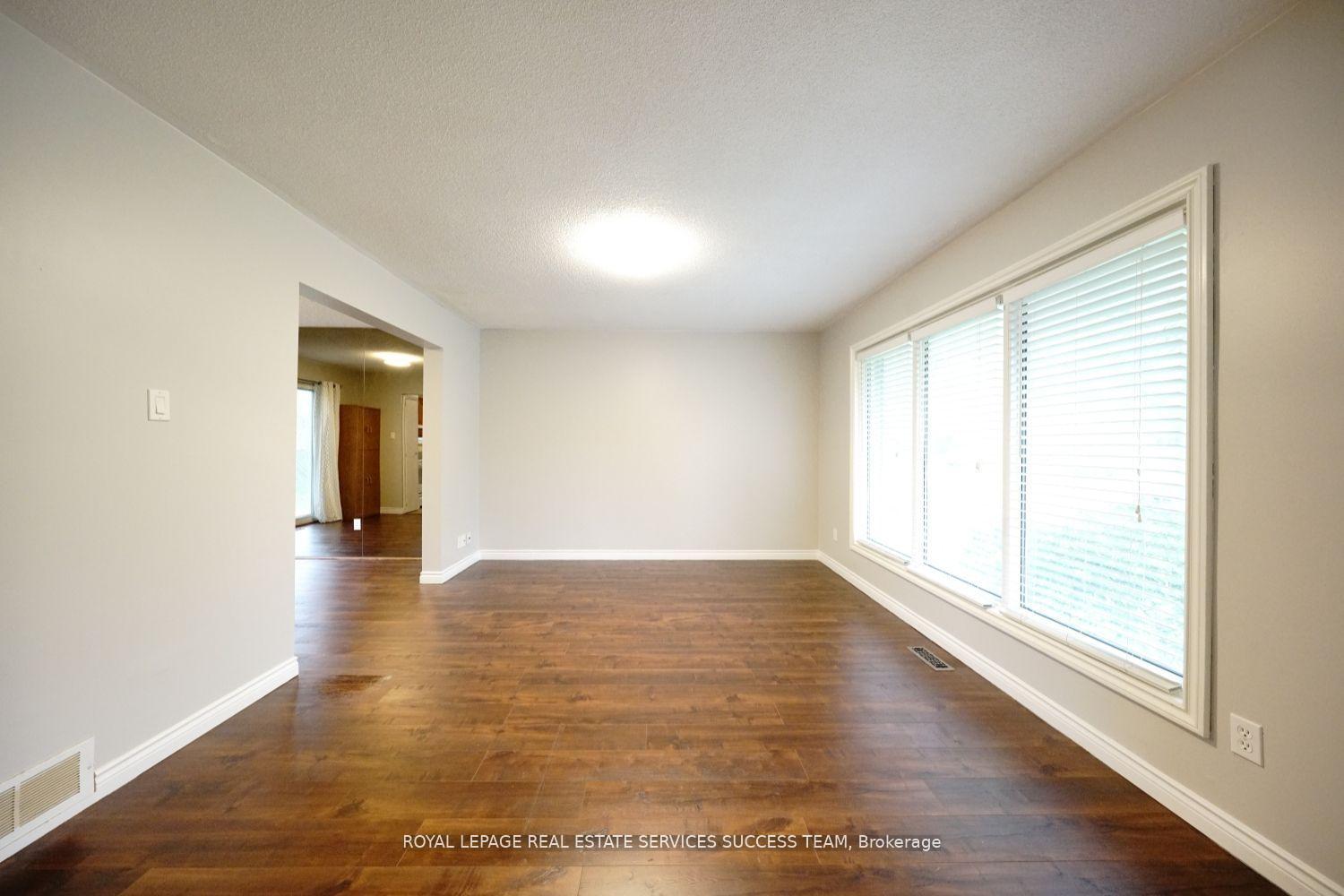 Photo 8 of 1355 Odessa Crescent, Oakville, College Park — HOMEH